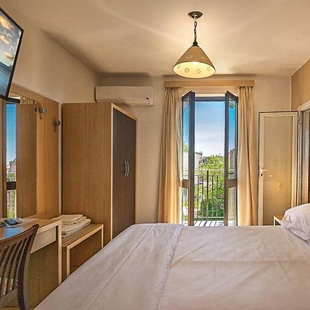 Hotel Virginia Marina di Massa Ngoại thất bức ảnh