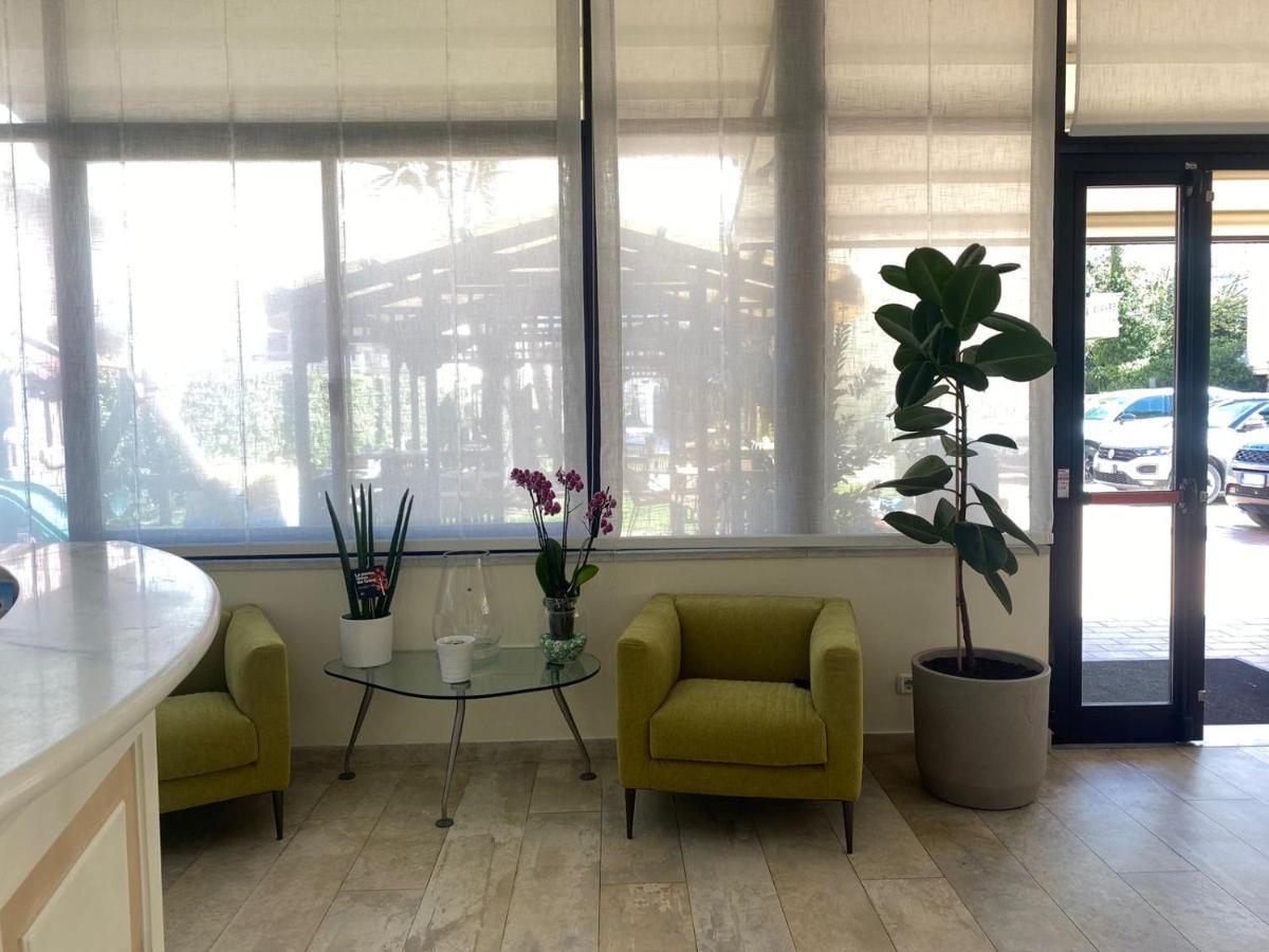 Hotel Virginia Marina di Massa Ngoại thất bức ảnh