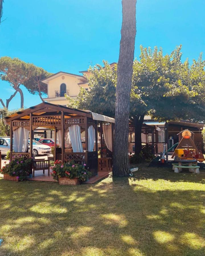 Hotel Virginia Marina di Massa Ngoại thất bức ảnh
