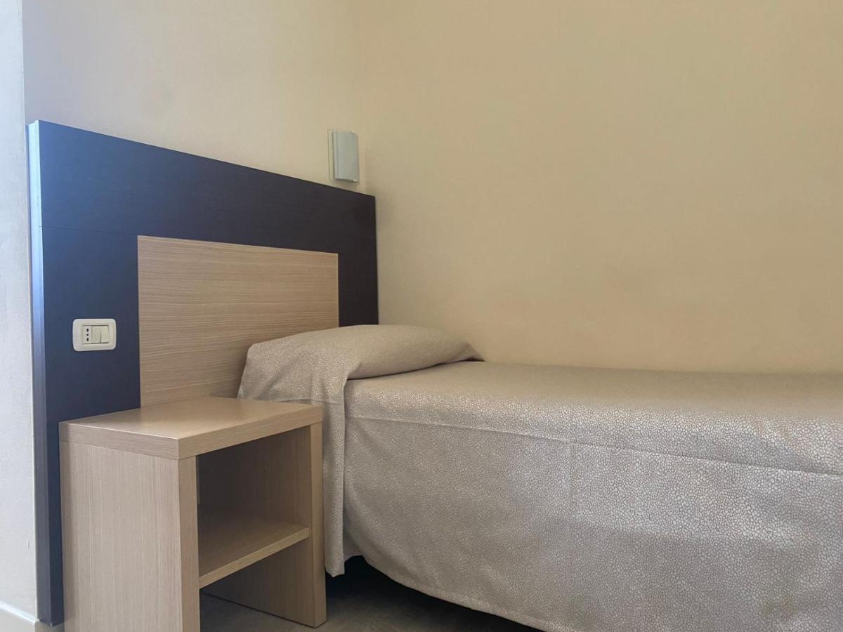 Hotel Virginia Marina di Massa Ngoại thất bức ảnh
