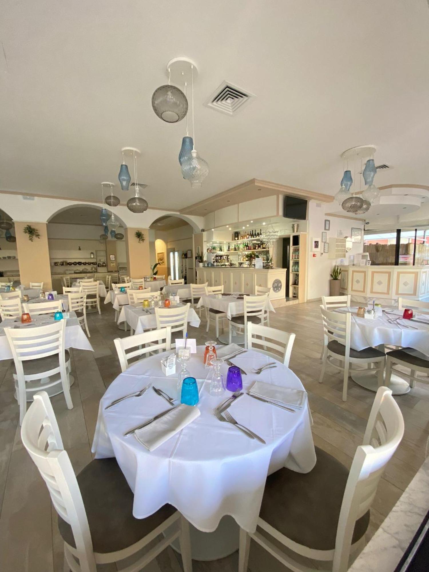 Hotel Virginia Marina di Massa Ngoại thất bức ảnh