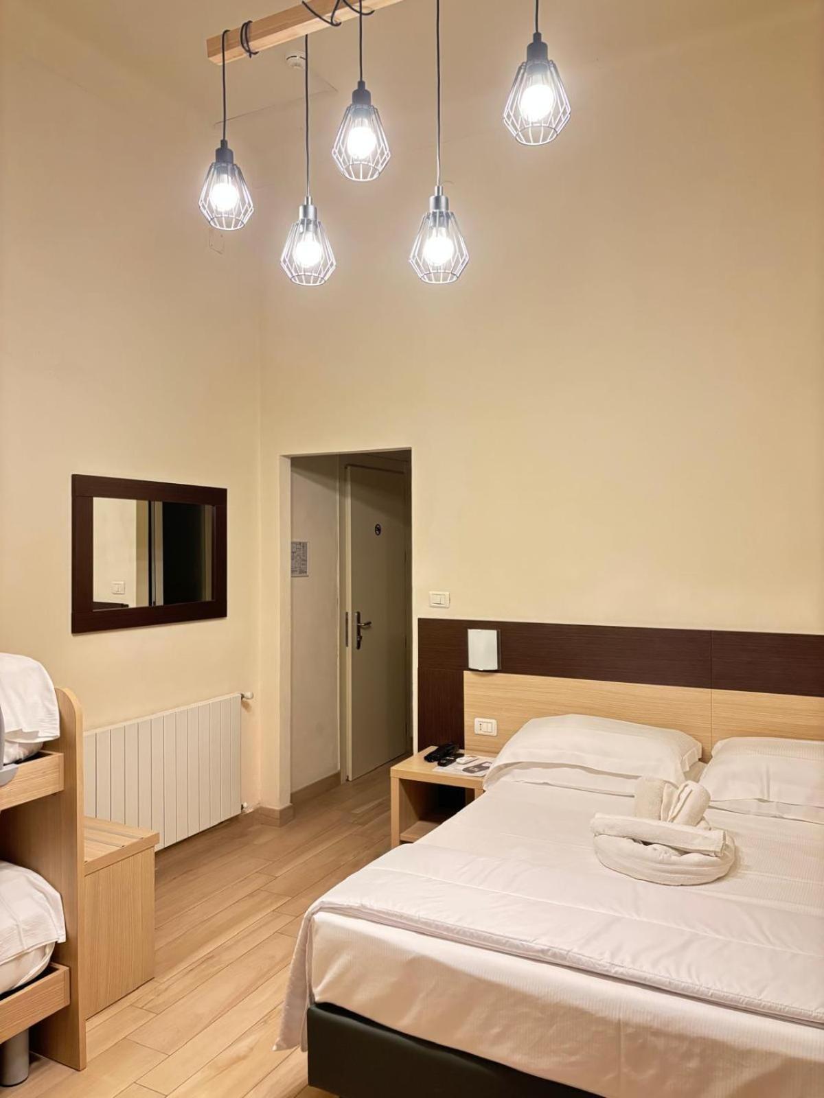 Hotel Virginia Marina di Massa Ngoại thất bức ảnh