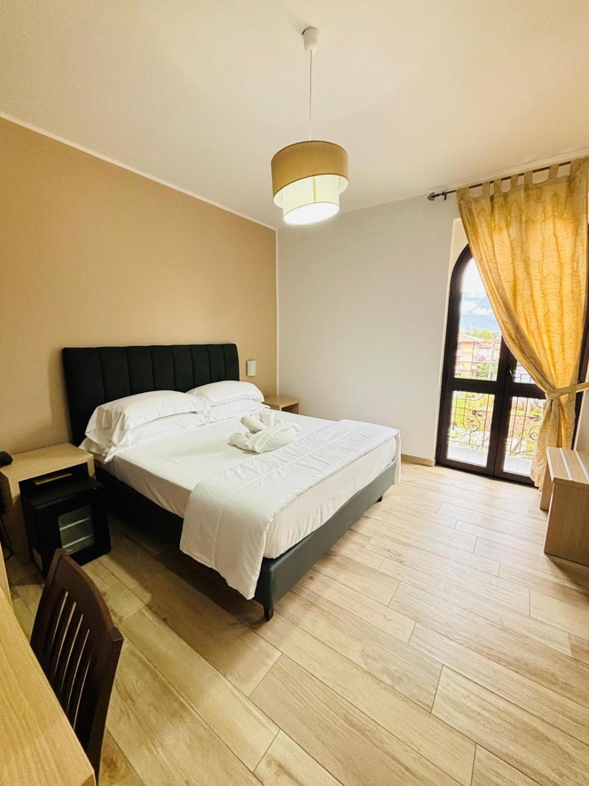 Hotel Virginia Marina di Massa Ngoại thất bức ảnh