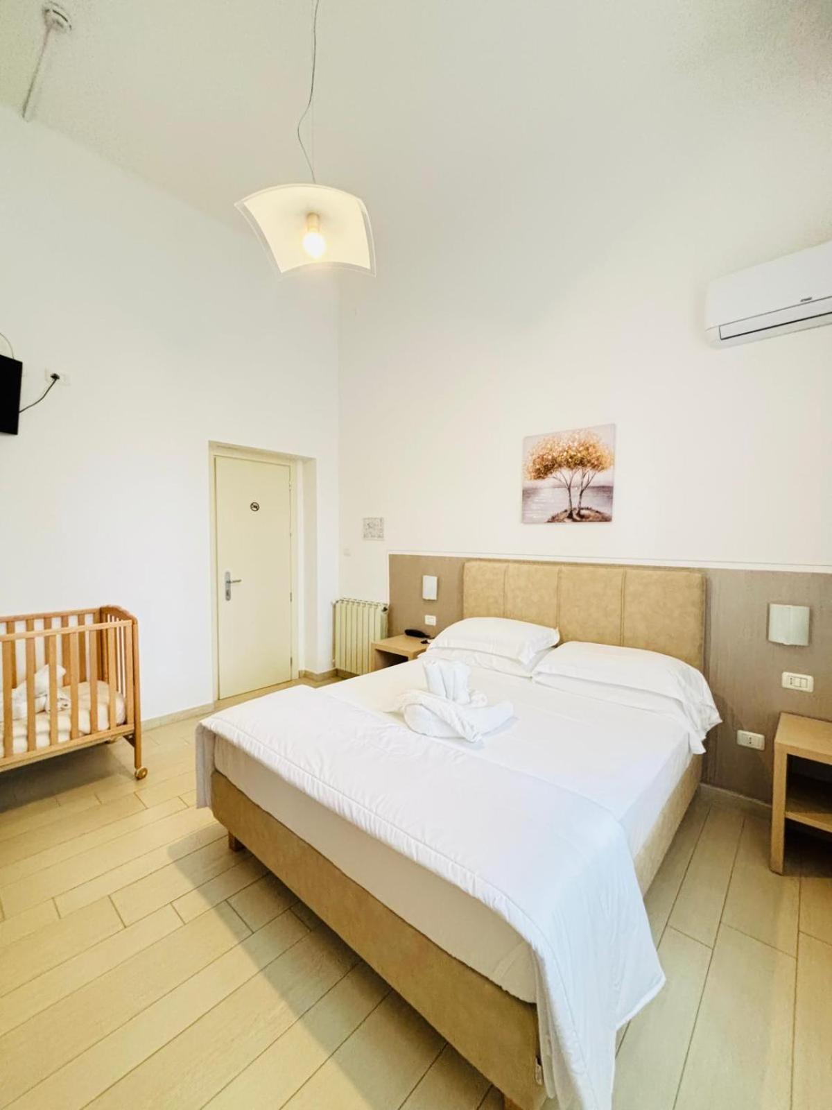Hotel Virginia Marina di Massa Ngoại thất bức ảnh