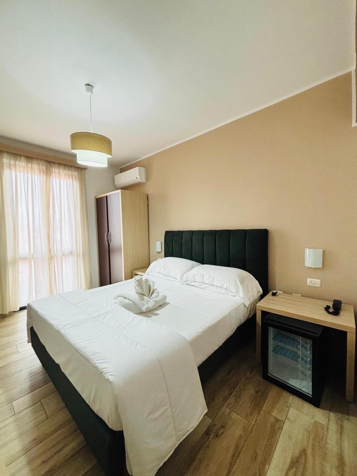 Hotel Virginia Marina di Massa Ngoại thất bức ảnh