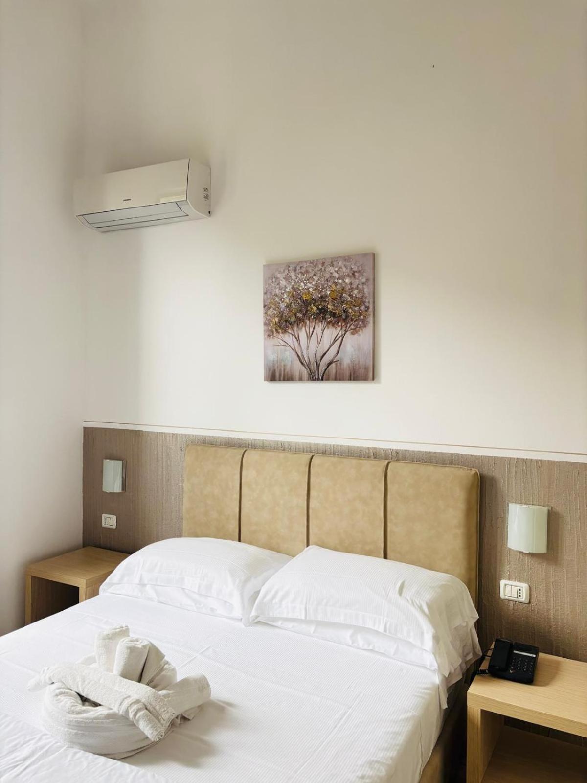 Hotel Virginia Marina di Massa Ngoại thất bức ảnh