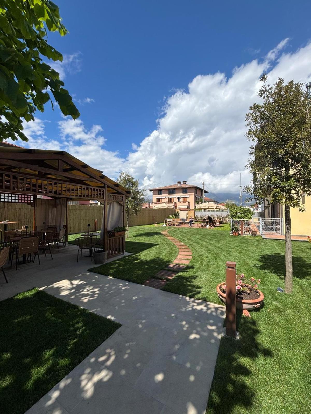 Hotel Virginia Marina di Massa Ngoại thất bức ảnh