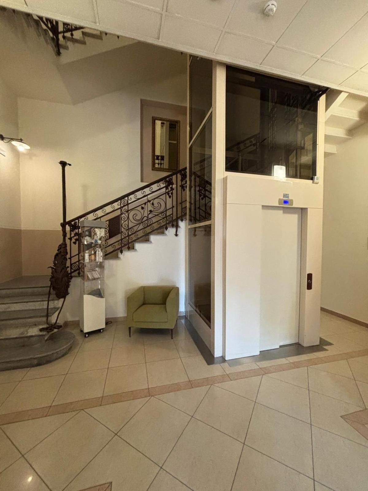 Hotel Virginia Marina di Massa Ngoại thất bức ảnh
