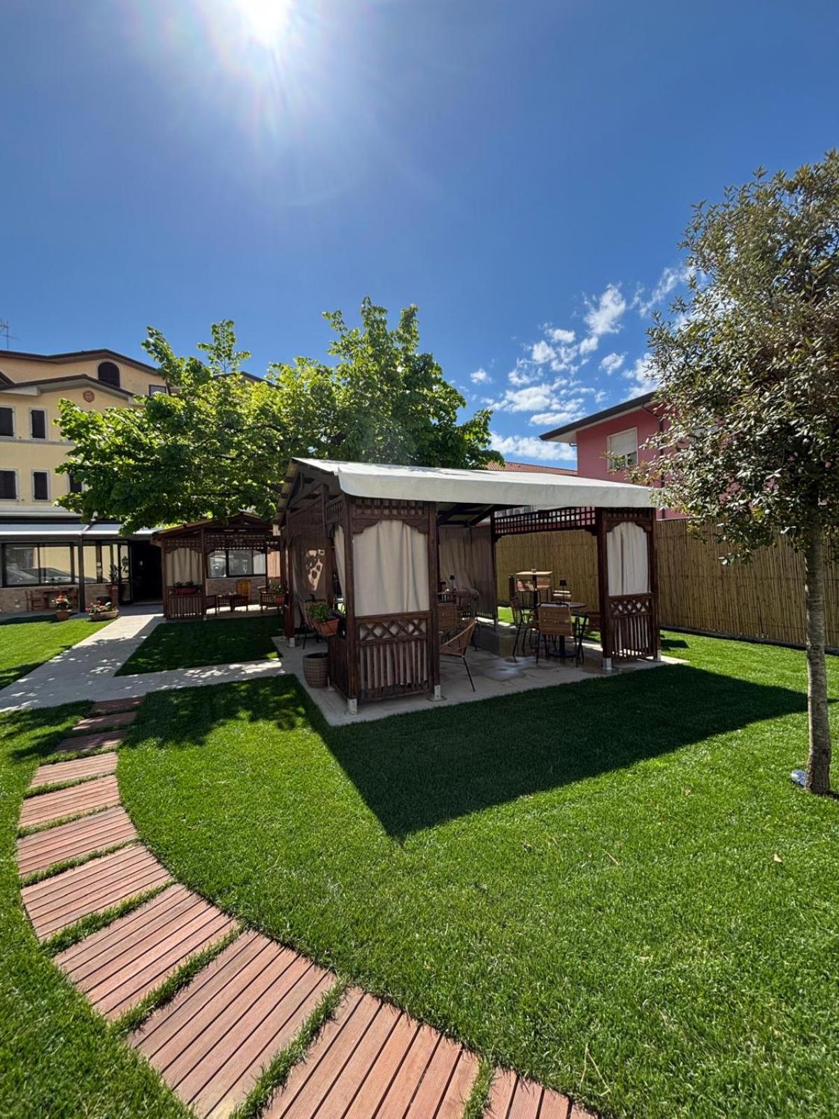 Hotel Virginia Marina di Massa Ngoại thất bức ảnh