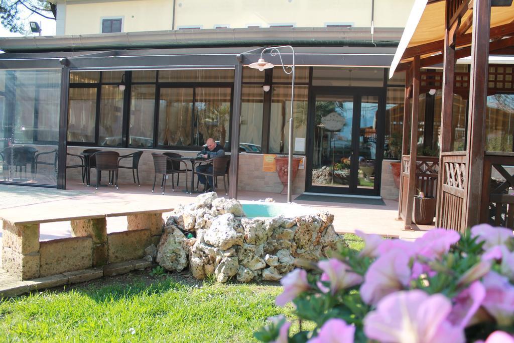 Hotel Virginia Marina di Massa Ngoại thất bức ảnh