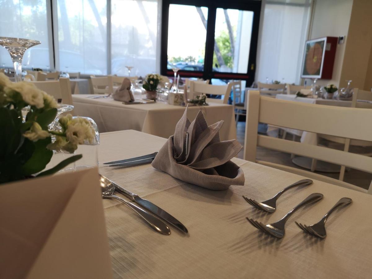 Hotel Virginia Marina di Massa Ngoại thất bức ảnh