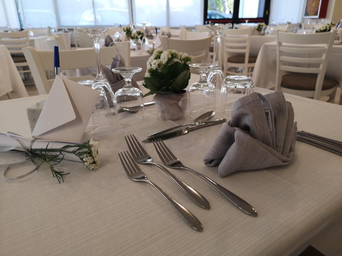 Hotel Virginia Marina di Massa Ngoại thất bức ảnh