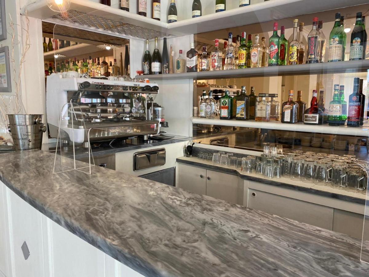 Hotel Virginia Marina di Massa Ngoại thất bức ảnh